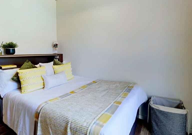 Classic En-suite - Image 6