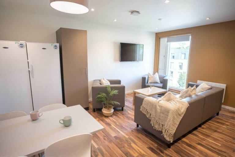 Classic En-suite - Image 2