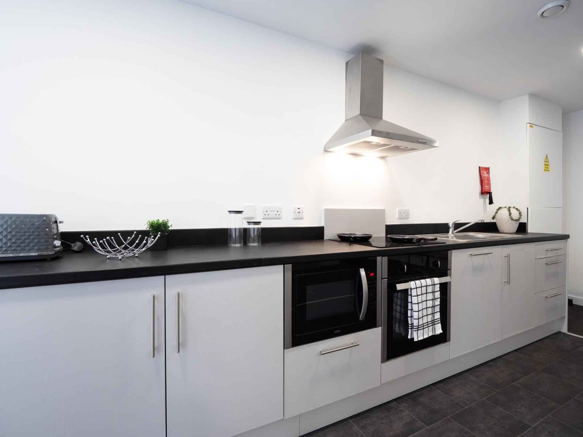 Silver Ensuite - Image 2