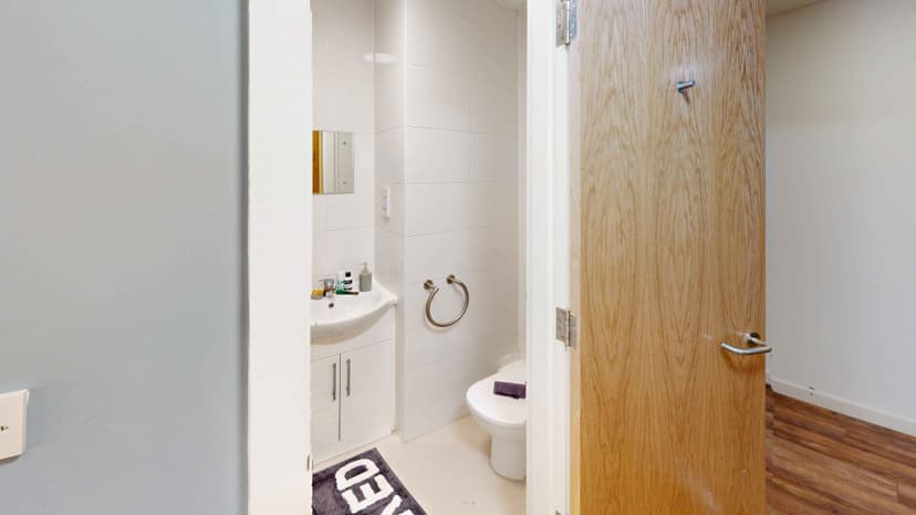 Classic Ensuite - Image 7