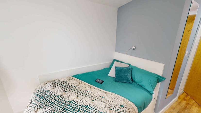 Classic Ensuite - Image 2