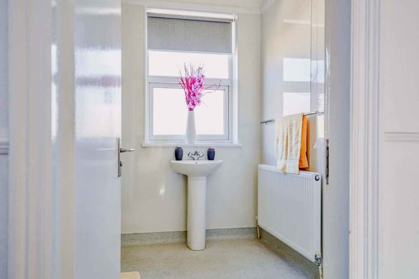 2 Bedroom Flat - Image 2