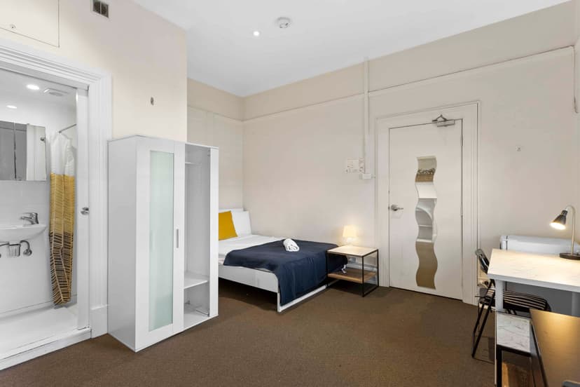 Room 1 (Twin Ensuite) - Image 2