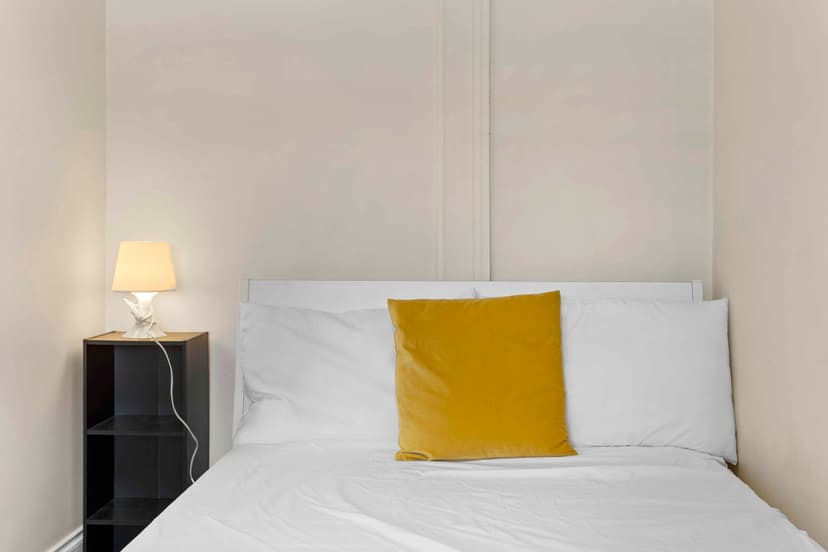Room 1 (Twin Ensuite) - Image 5
