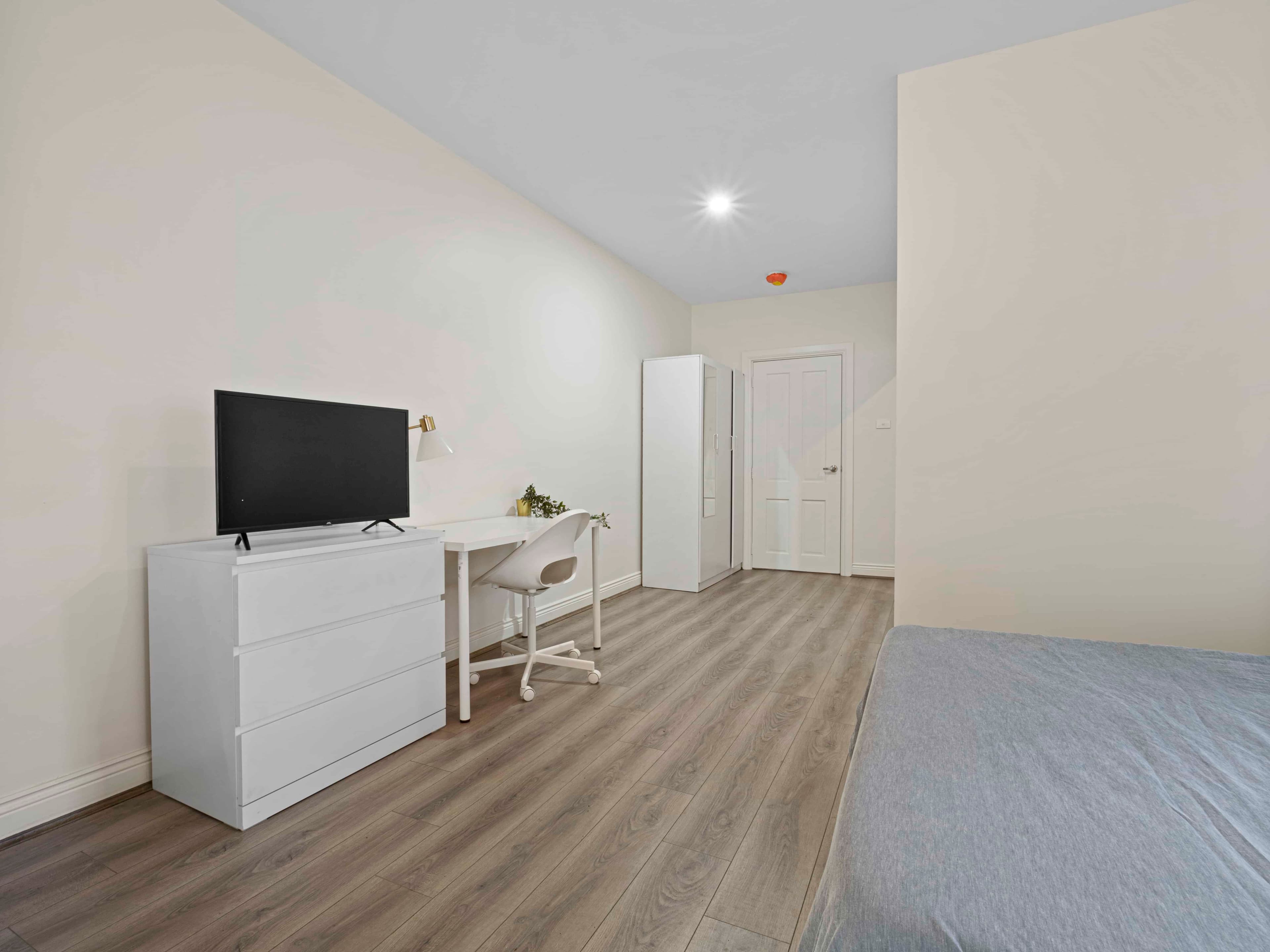 Room 3 Bed 2 (Twin Room) - Image 10