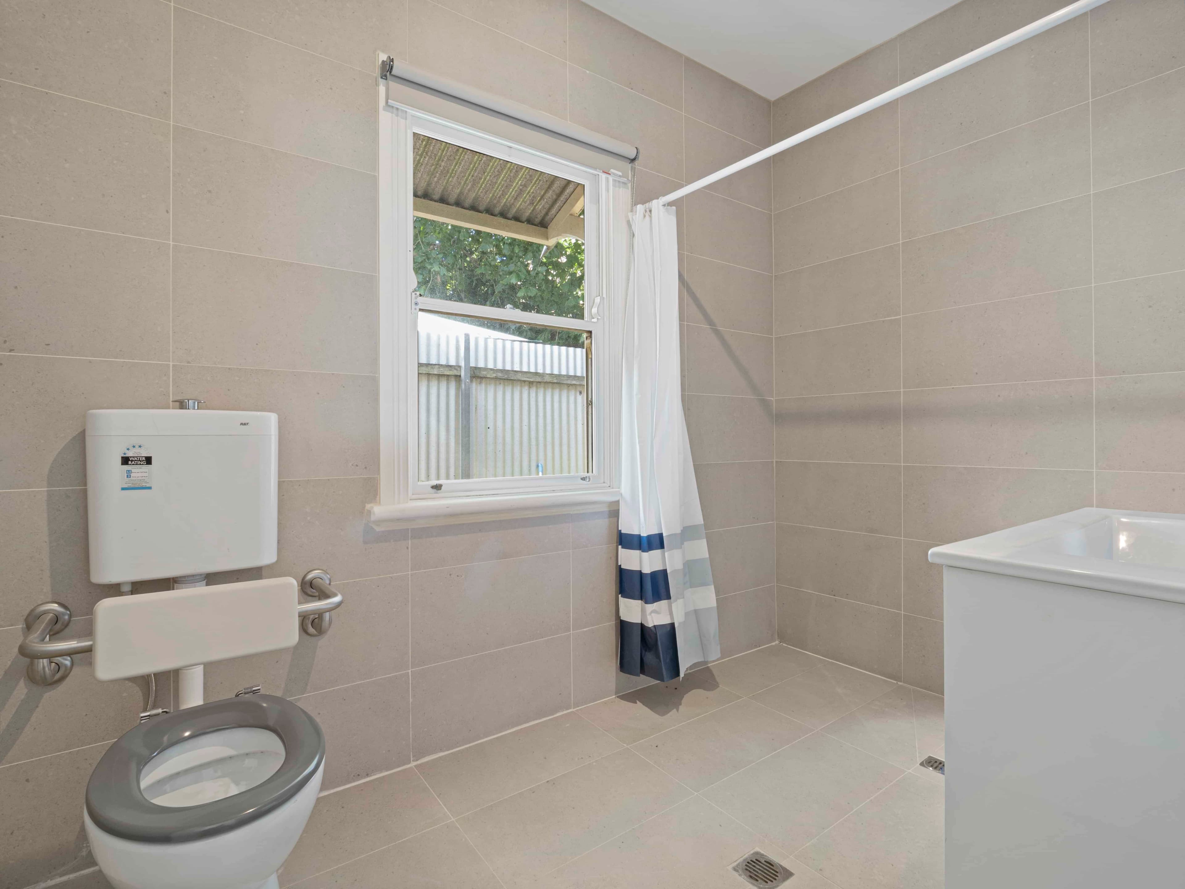 Room 3 Bed 2 (Twin Room) - Image 11