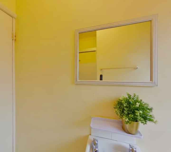 Room 17 - Image 6