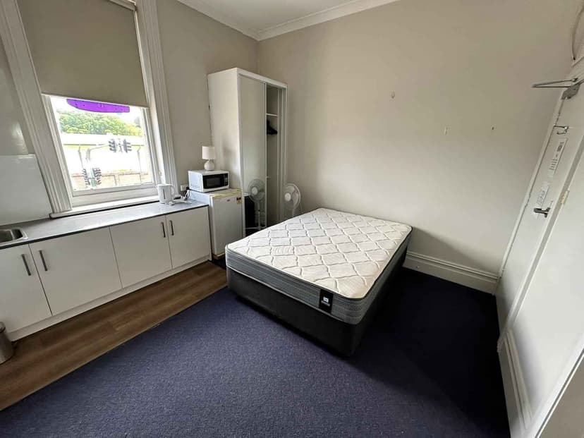 Room 4 - Image 11