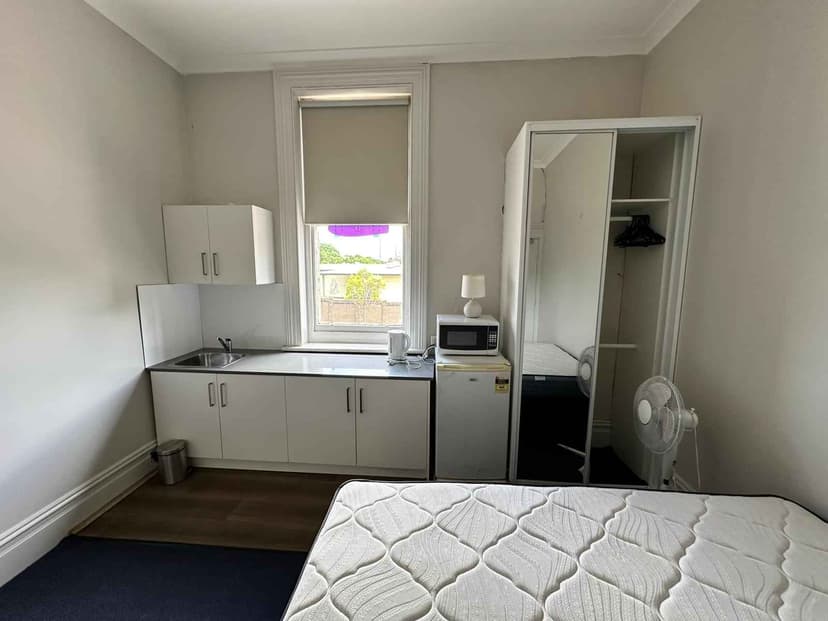 Room 4 - Image 9