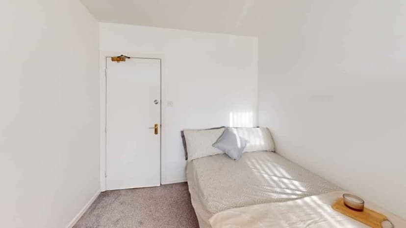 Standard Room - Image 9