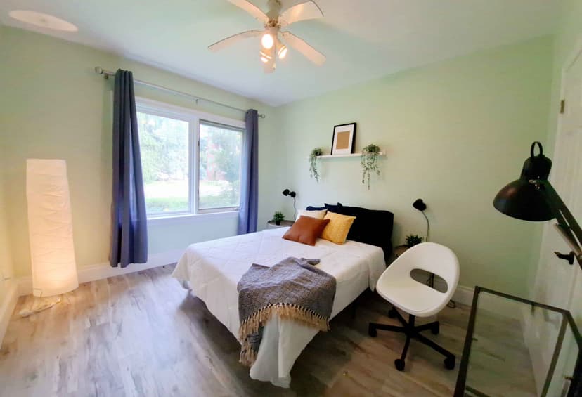 Chickadee Room( 1 Bed 1 Bath ) - Image 2