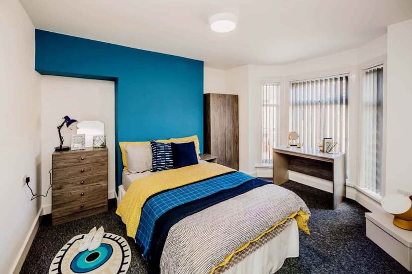 3 Bedroom Flat - Image 1