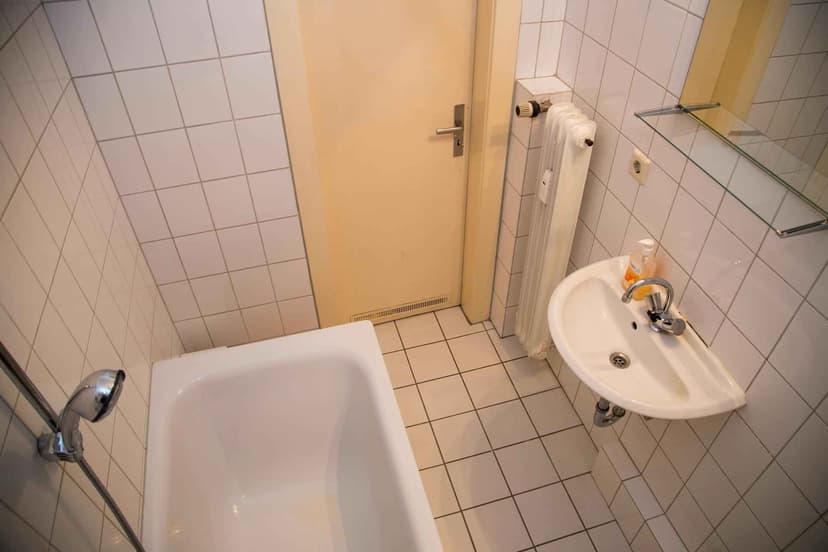 Private Room (20 Sqm) - Image 4