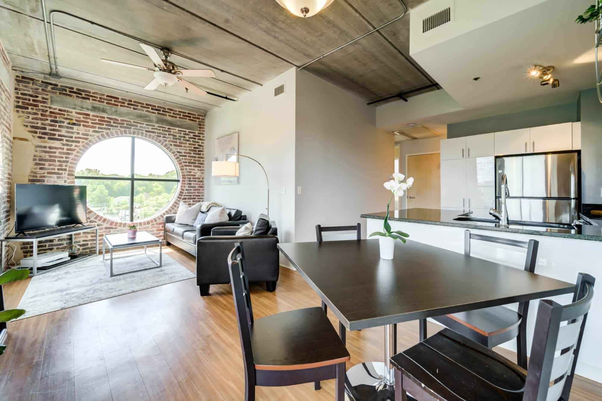 Private Room (2 Bed - 1 Bath) - Image 6