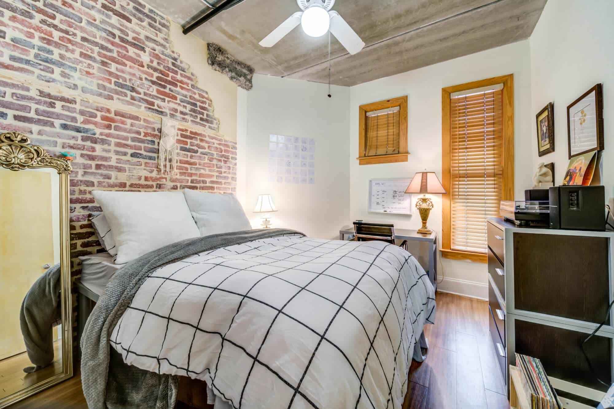 Private Room (2 Bed - 1 Bath) - Image 4