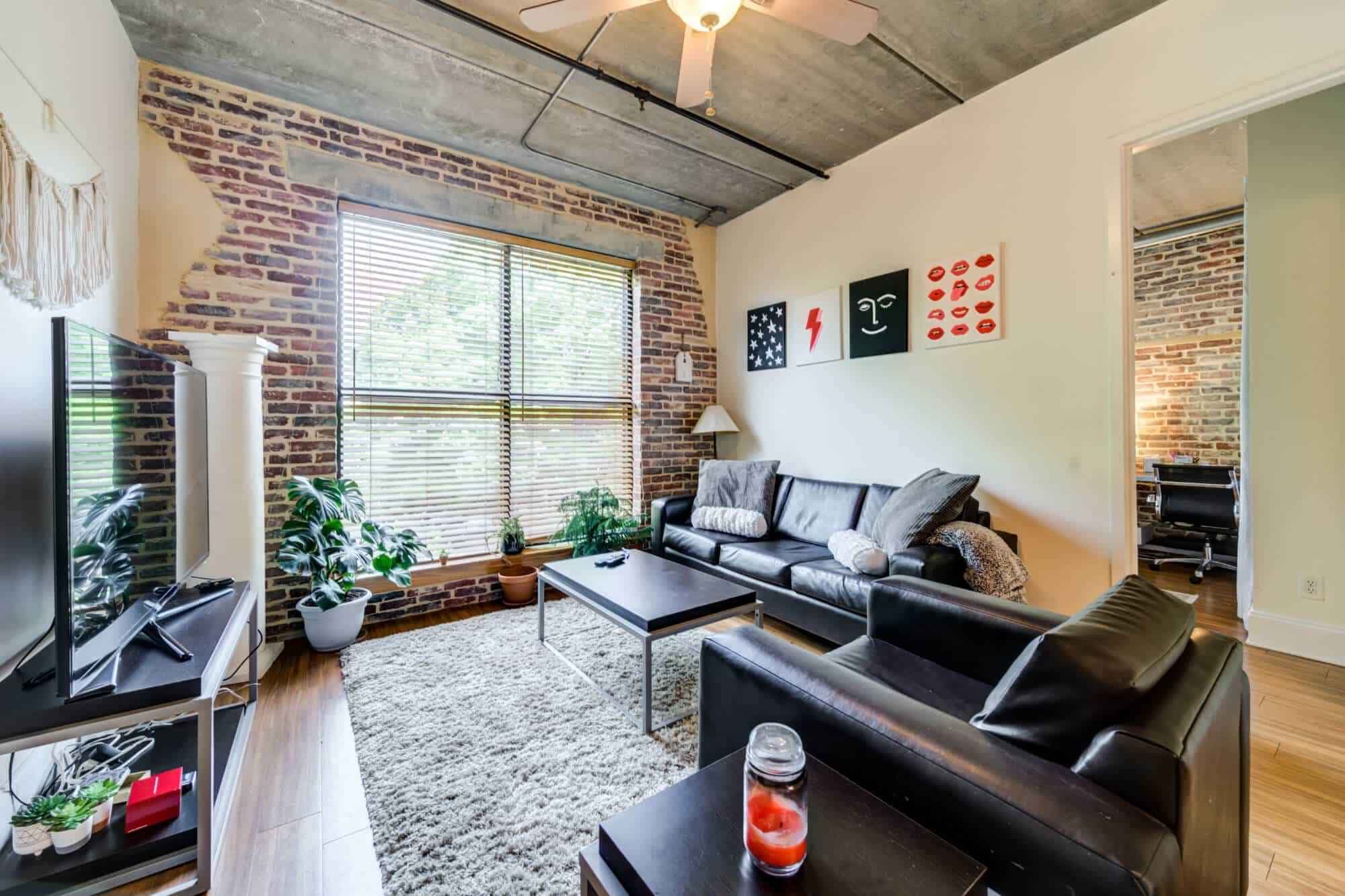 Private Room (2 Bed - 1 Bath) - Image 3