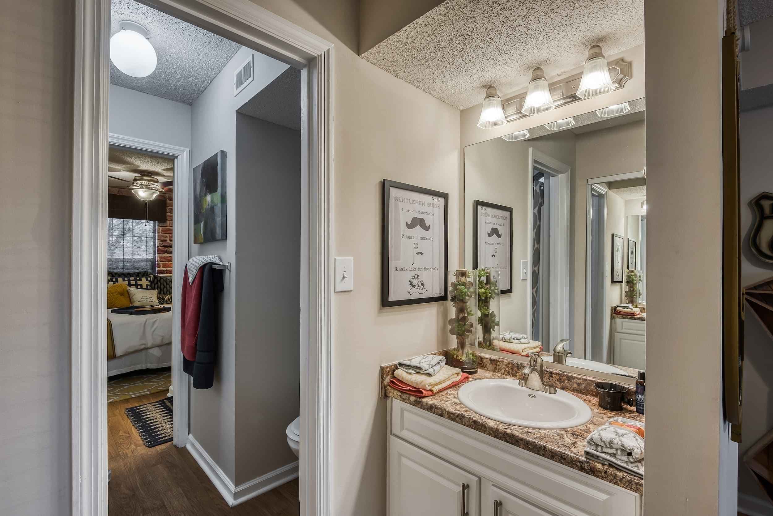 The Heyer - Private Room - Shared Bath (4 Bed - 2 Bath) - Image 3