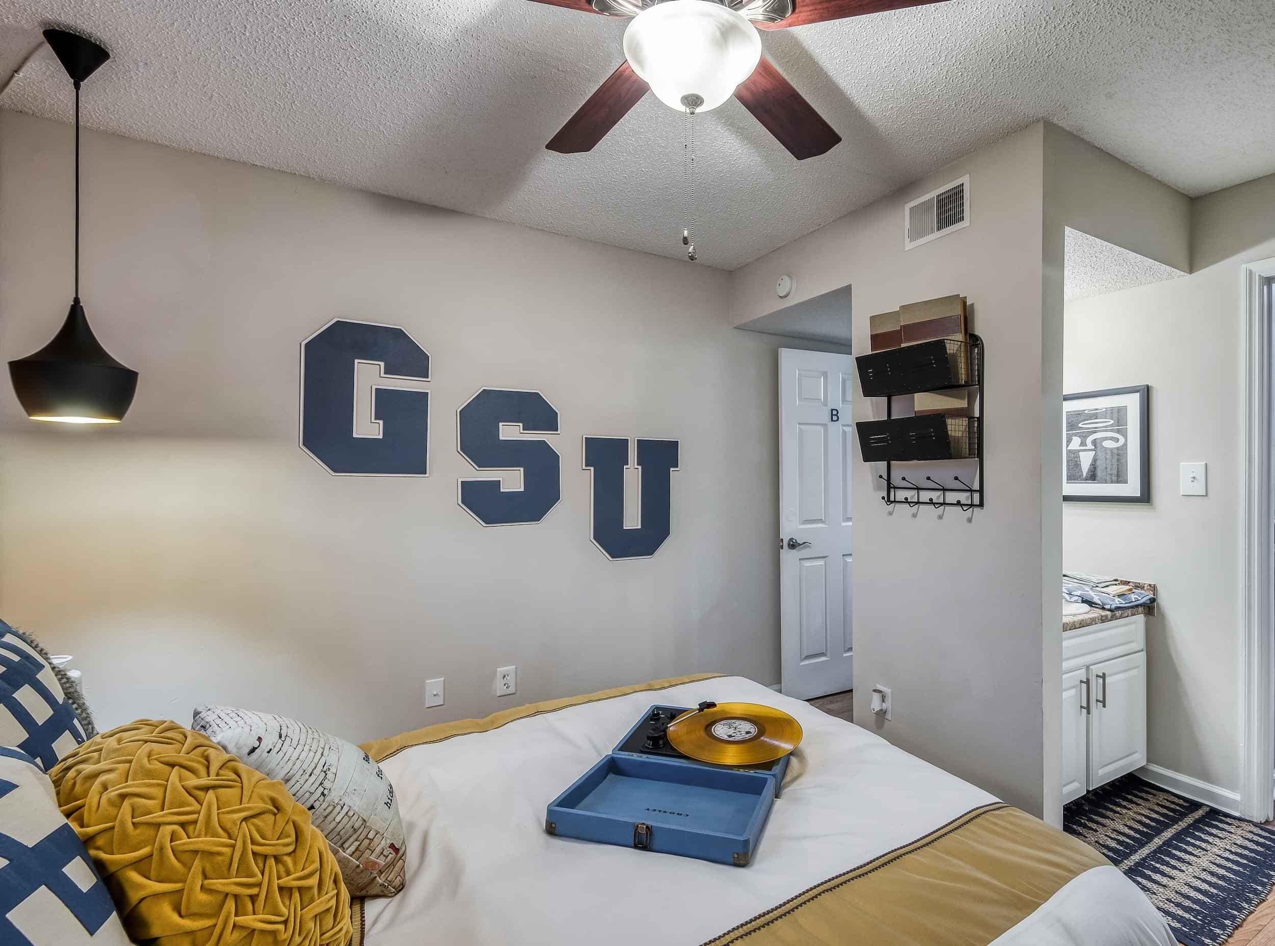 The Heyer - Private Room - Shared Bath (4 Bed - 2 Bath) - Image 4