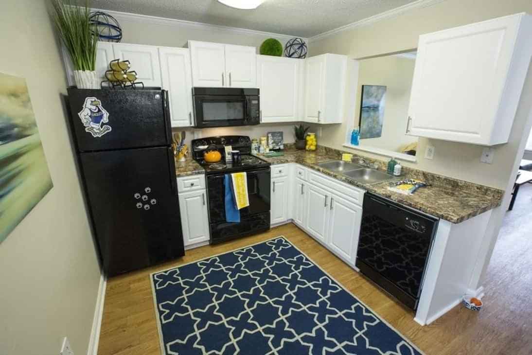 The Heyer - Private Room - Shared Bath (4 Bed - 2 Bath) - Image 9