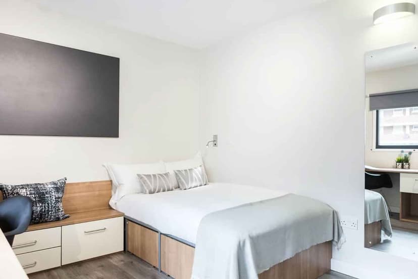 Silver Ensuite Mid Level - Image 1