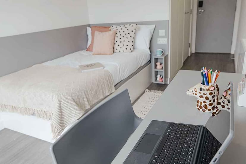 Bronze Ensuite Penthouse - Image 1