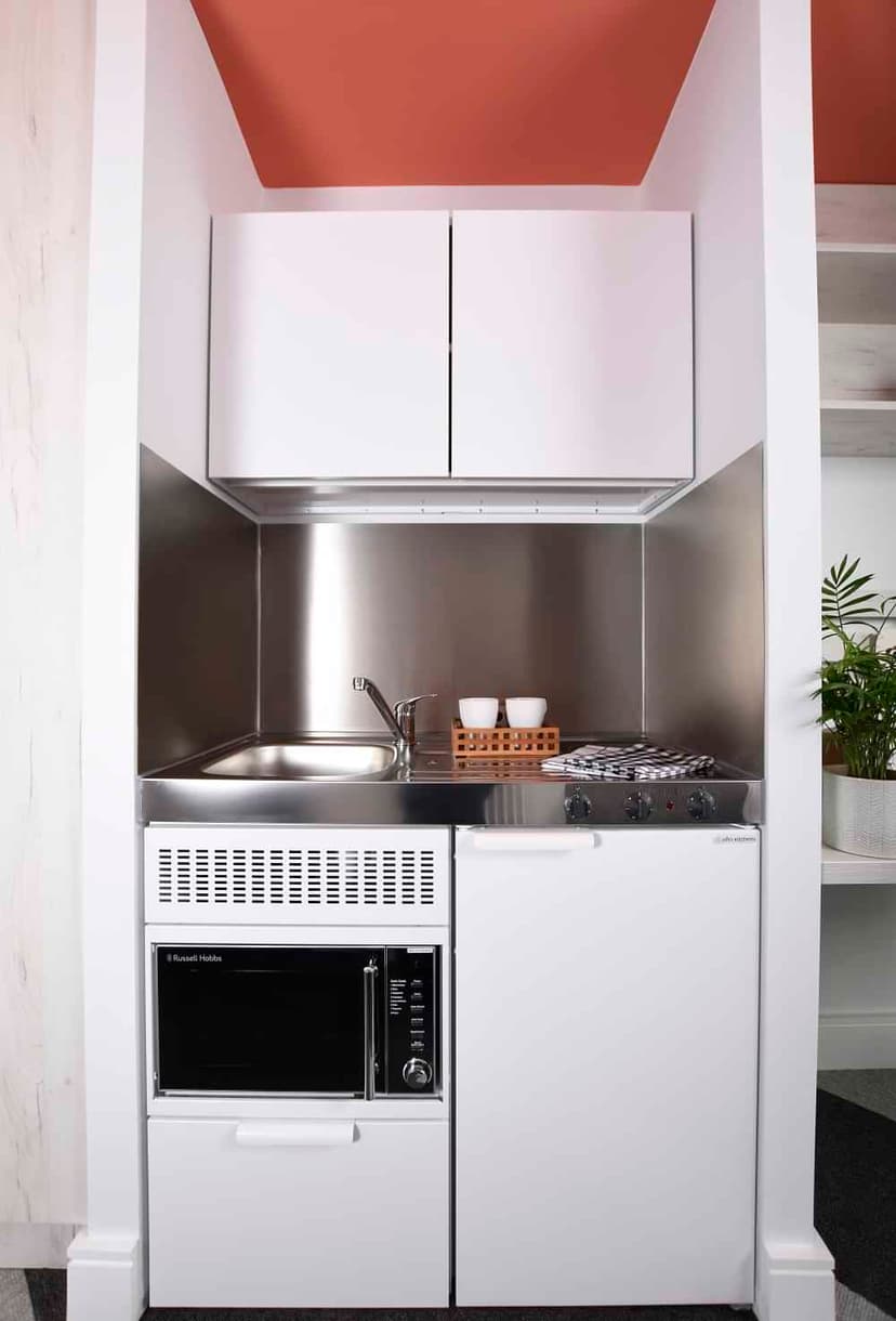 Townhouse Studio Apartment - Image 5