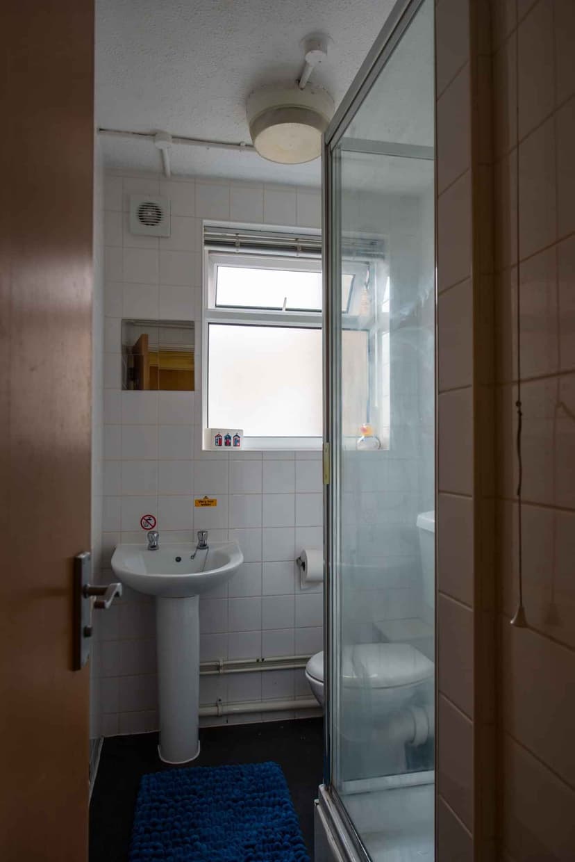 Standard 6 Bed Apartment Share - Image 1