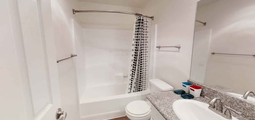 Private Room (2 Bed - 2 Bath) - Image 3
