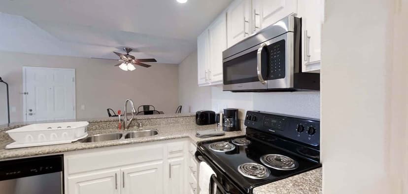 Private Room (2 Bed - 2 Bath) - Image 4