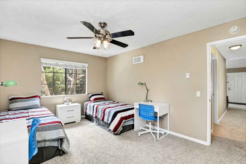 Shared Room (2 Bed - 2 Bath) - Image 3