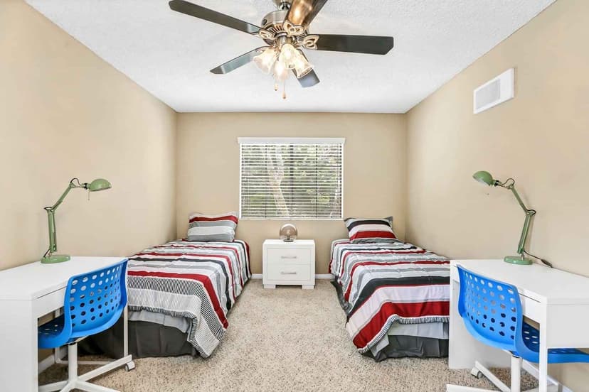 Shared Room (2 Bed - 2 Bath) - Image 1