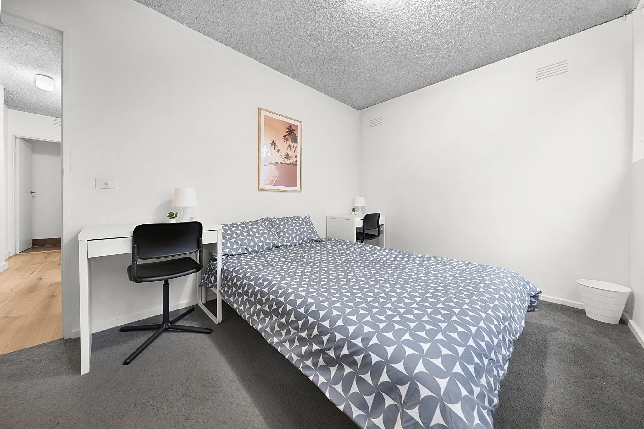 Queen - Private Room - Image 1