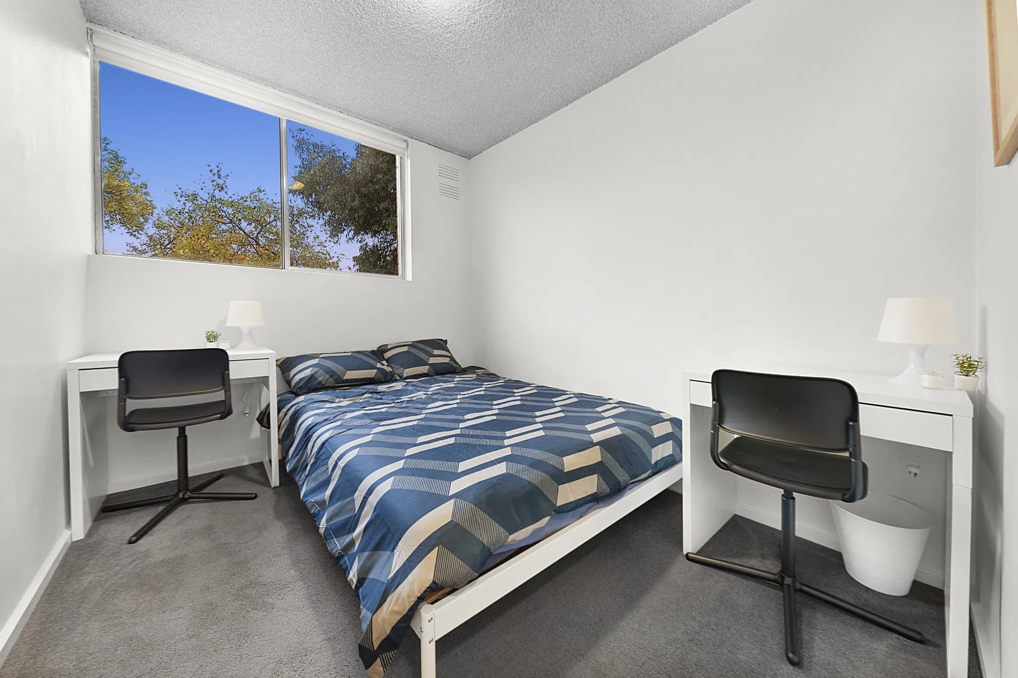 Queen - Private Room - Image 1