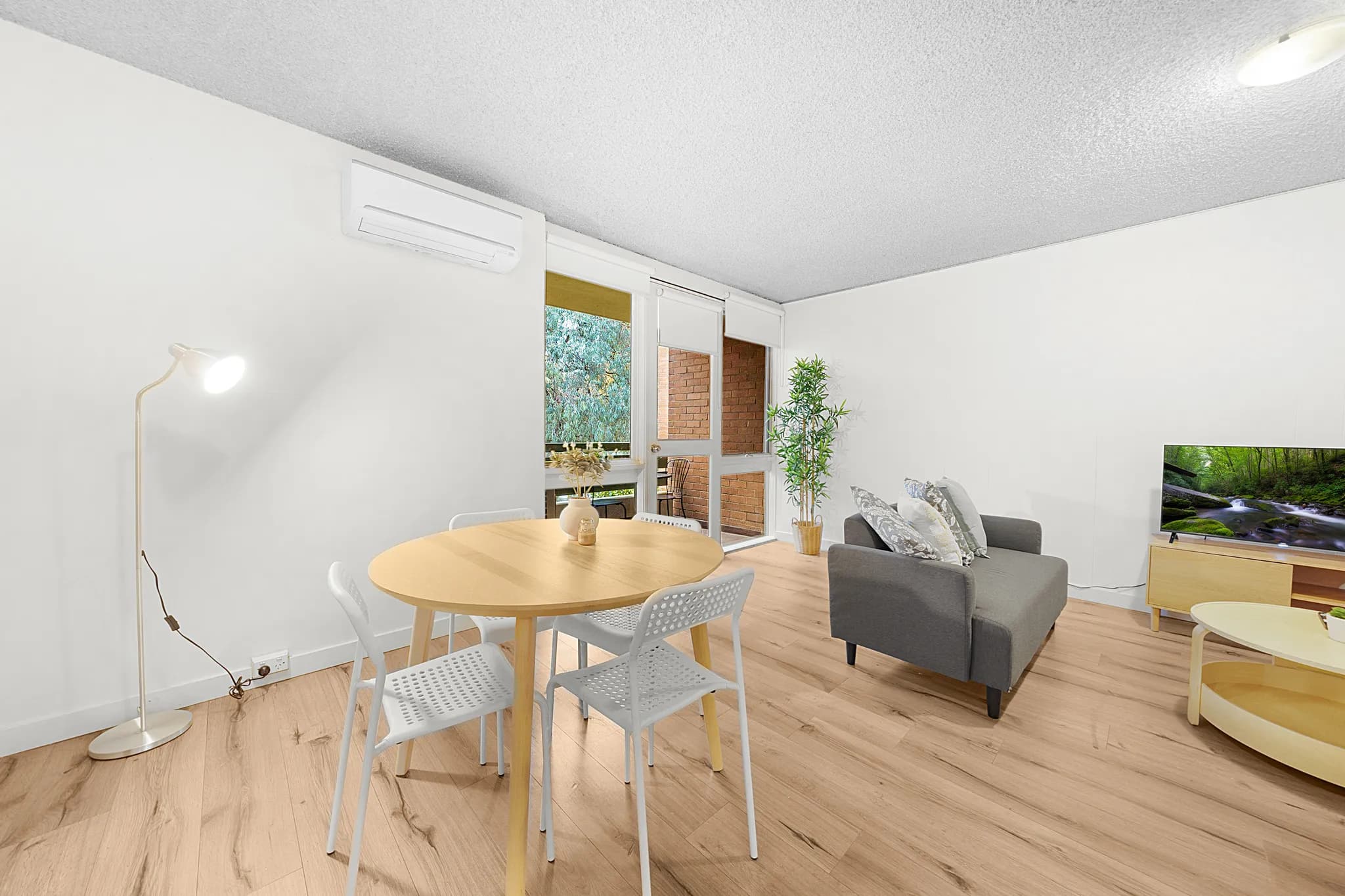 2 Singles - Private Room - Image 5