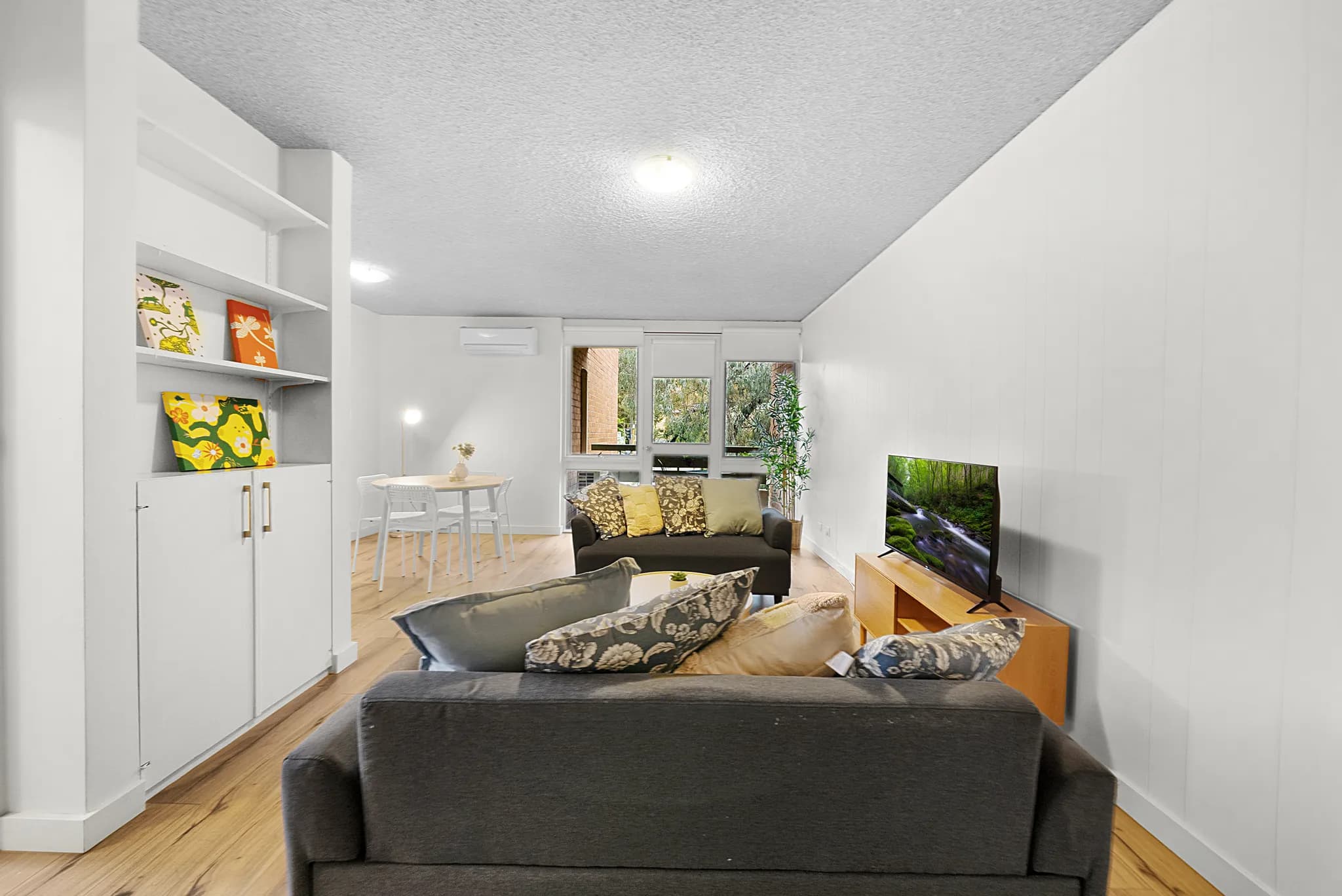 2 Singles - Private Room - Image 6