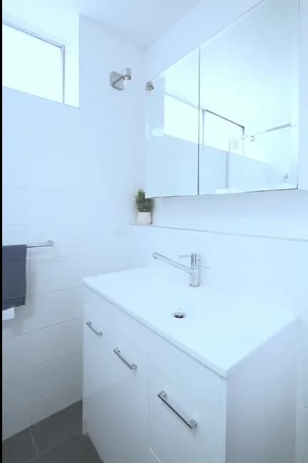 2 Singles - Private Room - Image 12