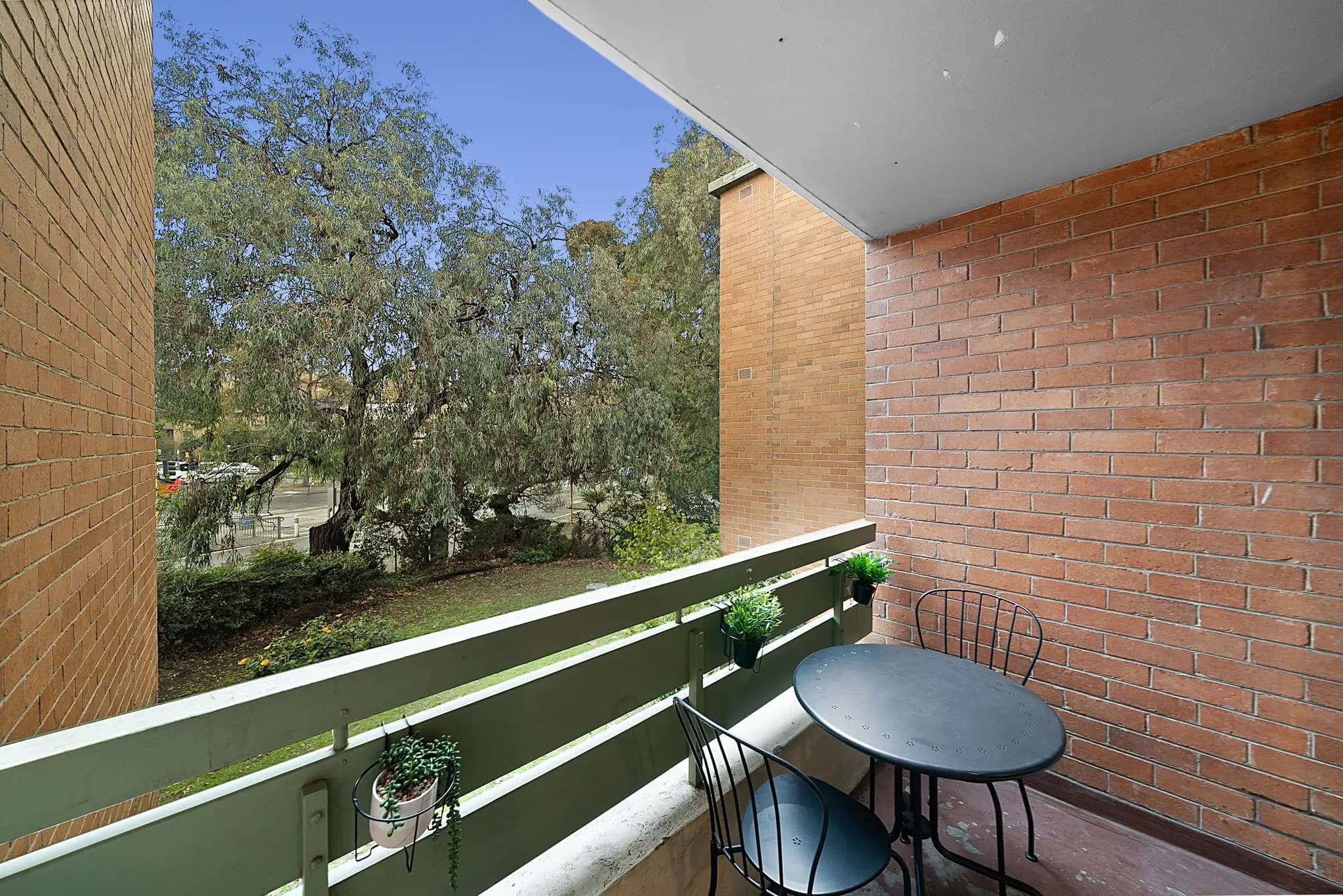 2 Singles - Private Room - Image 14