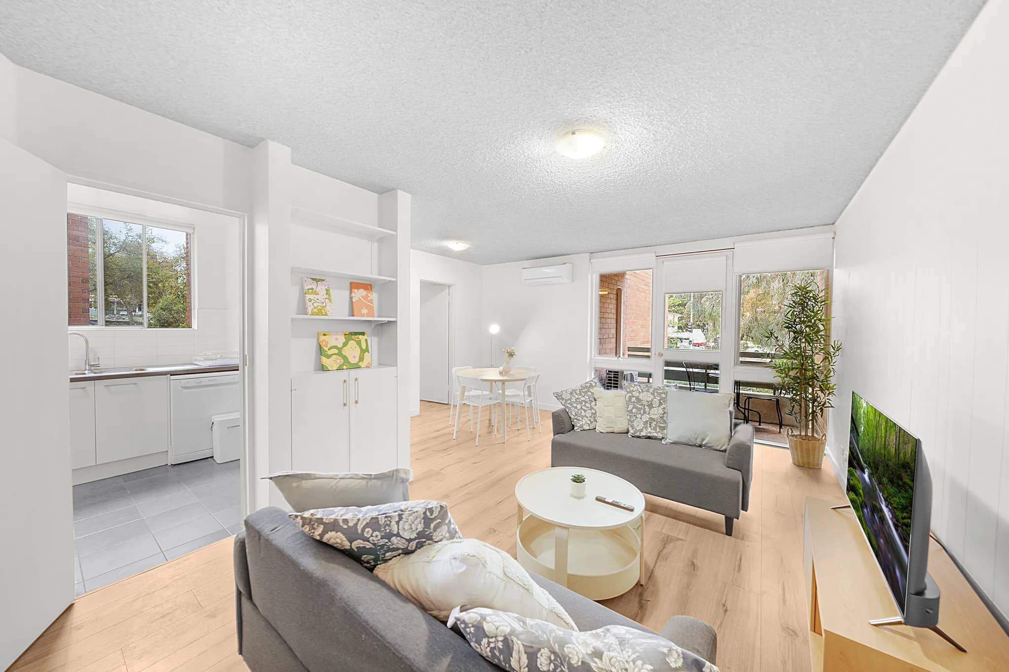 2 Singles - Private Room - Image 15