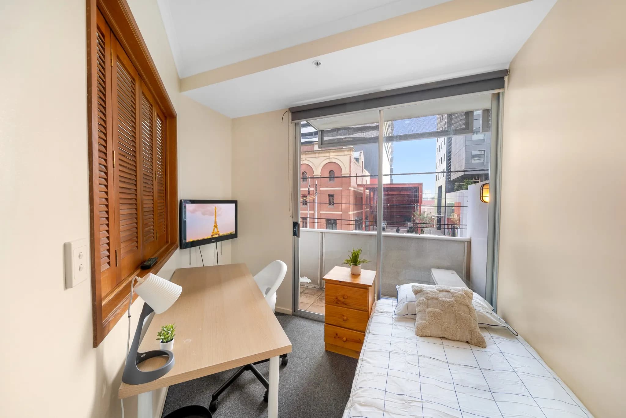 1 Single - Private Room - Image 1