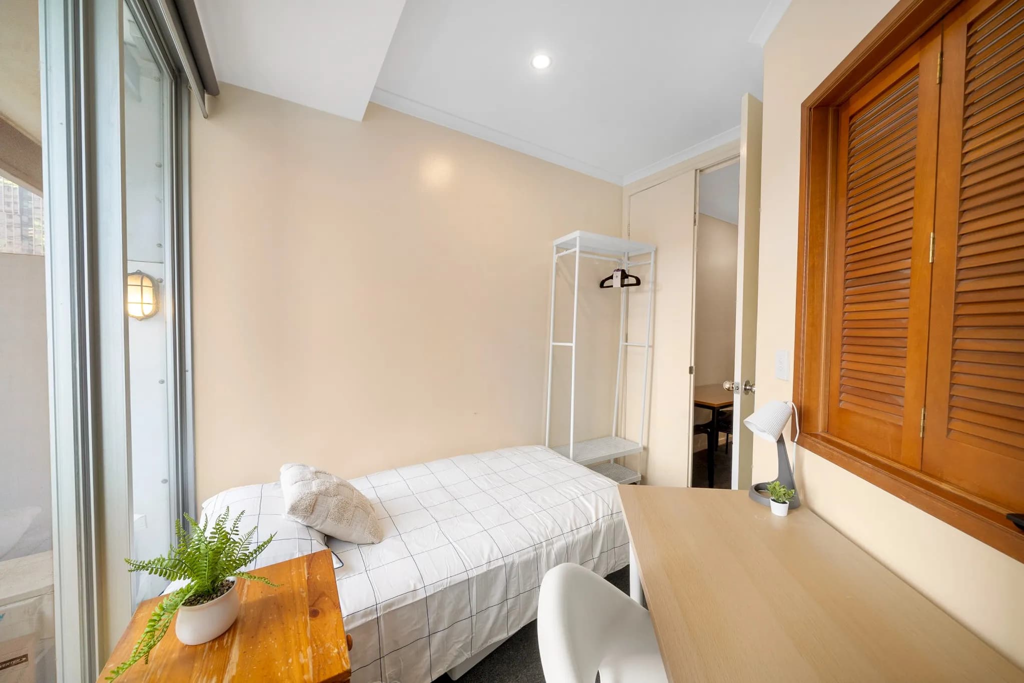 1 Single - Private Room - Image 2