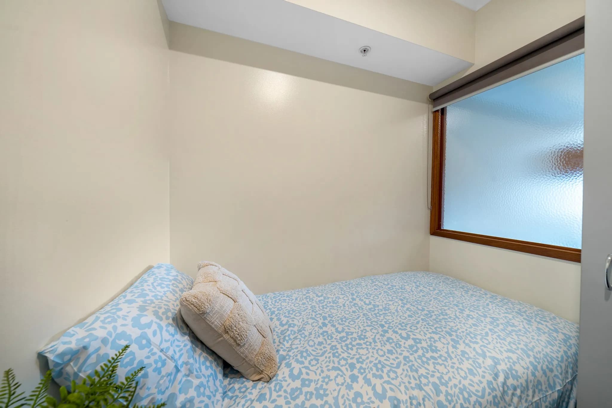 1 Single - Private Room - Image 1