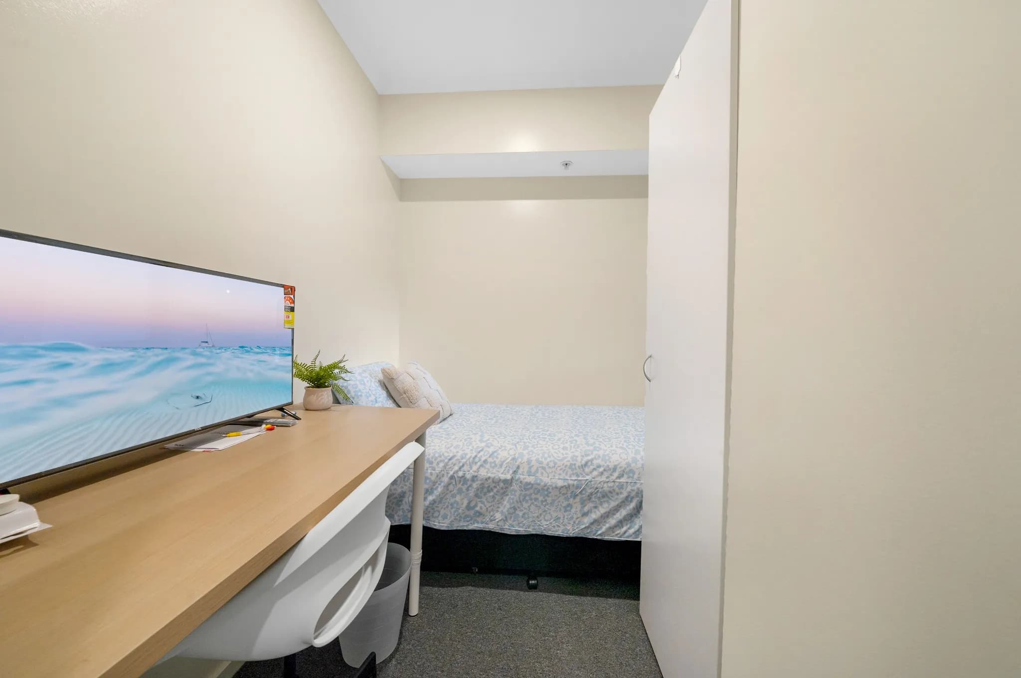 1 Single - Private Room - Image 2