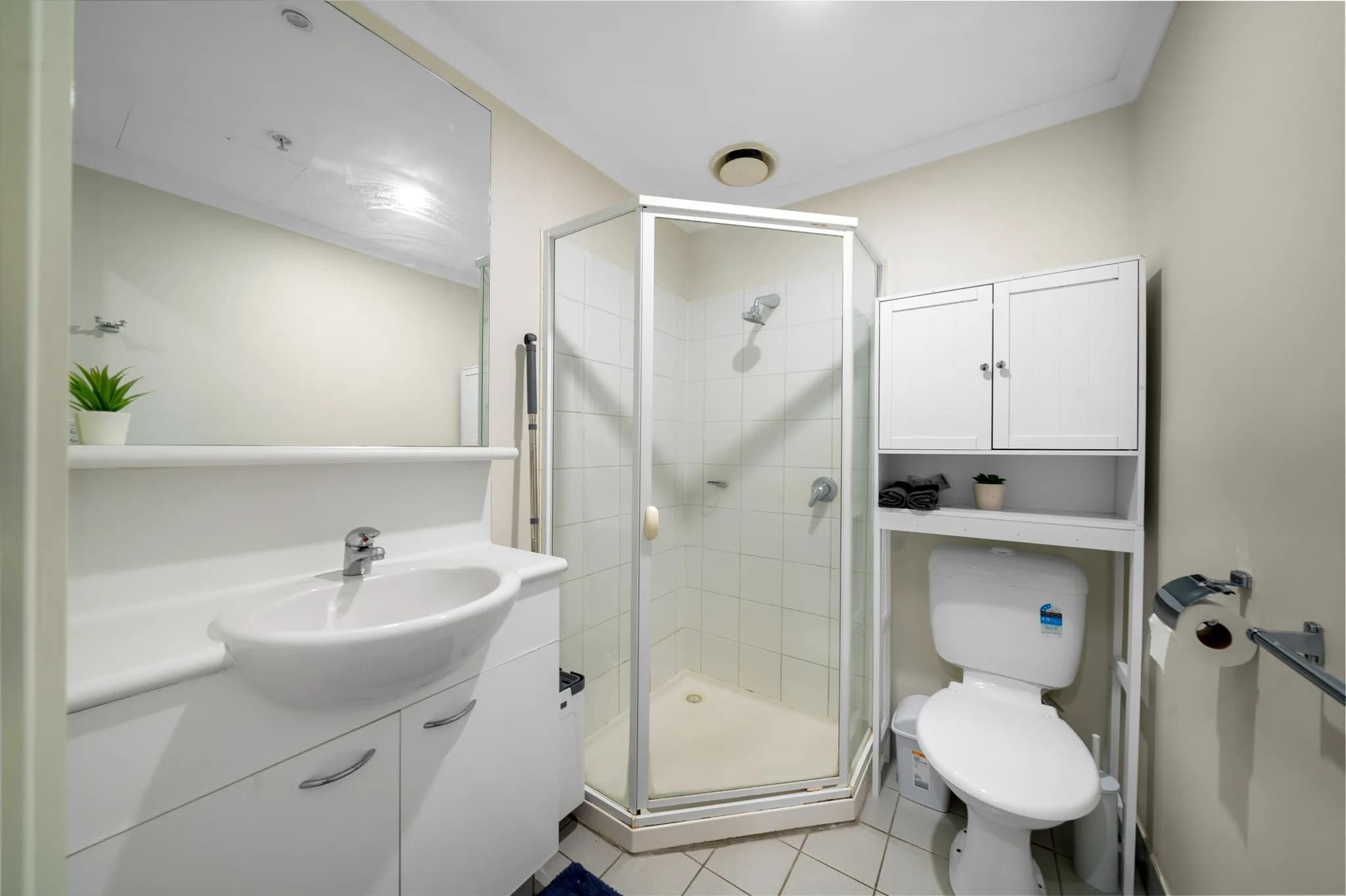 1 Single - Private Room - Image 16