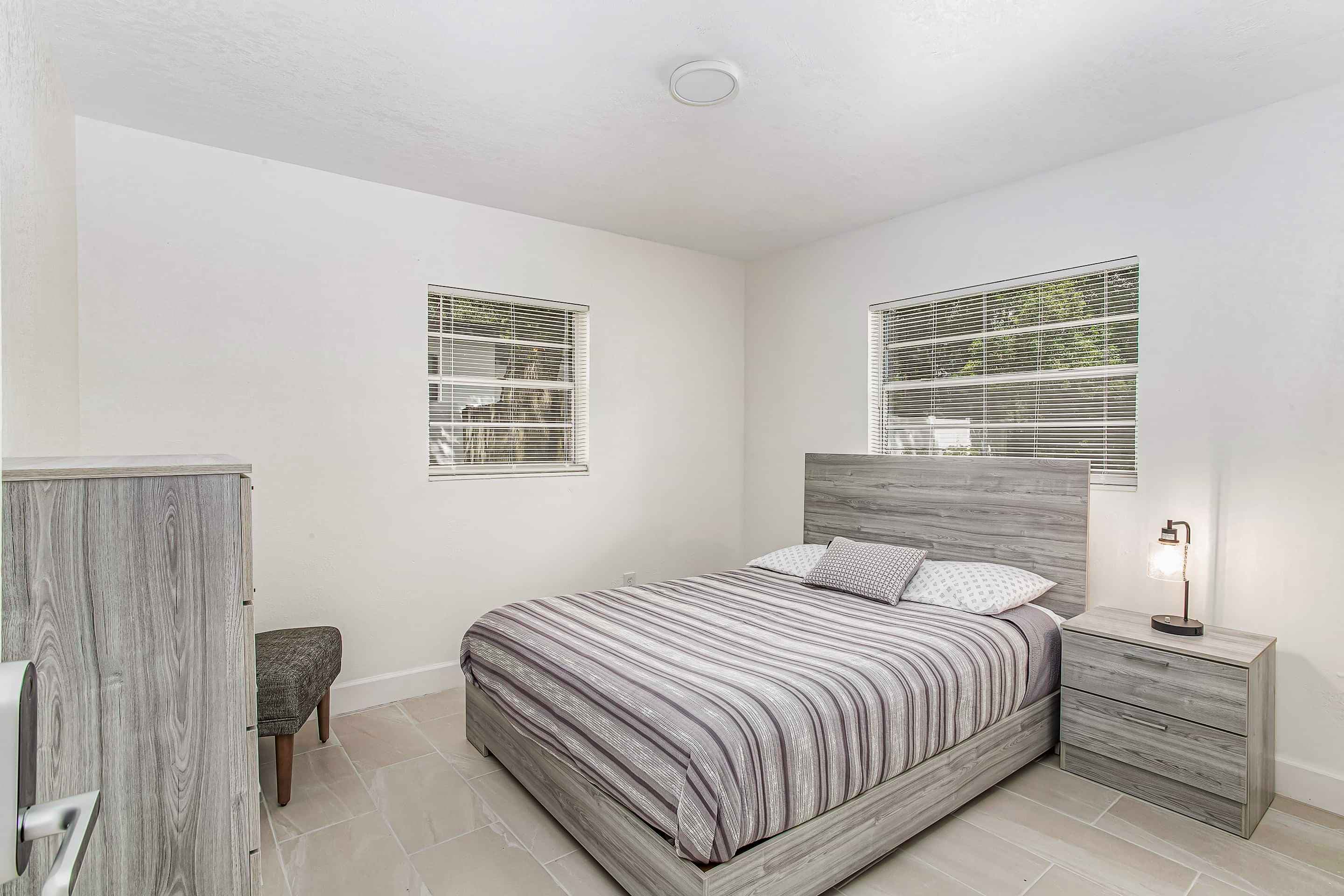 Queen Classy Size Room w/ Chest, Closet, Mirror, Lounge Chair